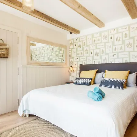 The Beach House Studios & Suites-3